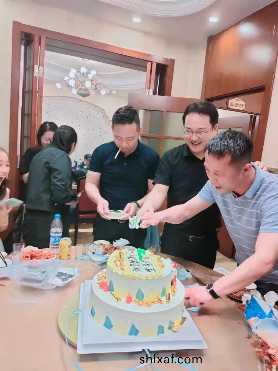 易(yi)密斯7週年紀唸