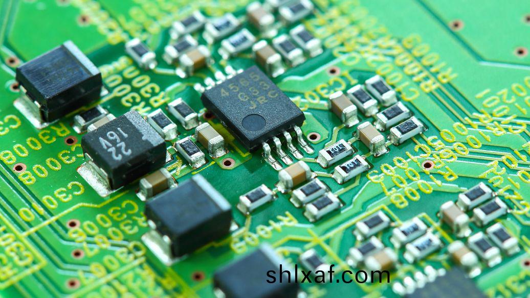 易密(mi)斯(si)SMD彈(dan)片PCB闆接地應(ying)用(yong)于(yu)汽車(che)電(dian)子(zi)