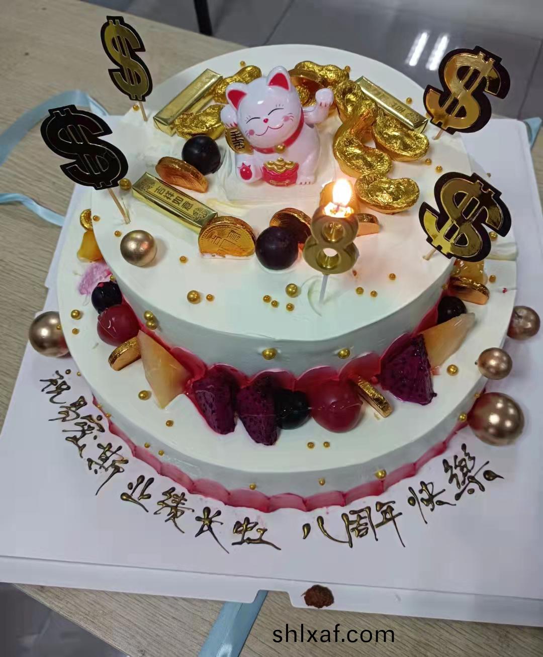 易(yi)密斯8週年慶(qing)蛋餻展示